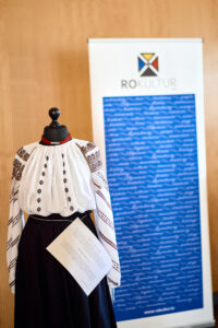The first exhibition of sewn shirts in Luxembourg by the ladies from the group Sewn Stories took place during the weekend of June 28-29